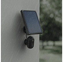 Cameră de supraveghere cu panou solar pentru alimentare cu energie în ploaie.