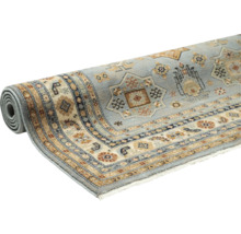 Covor rulat cu design modelat