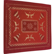 Față de masă roșie cu motive aurii de Crăciun, cum ar fi căprioare, fulgi de zăpadă și brazi