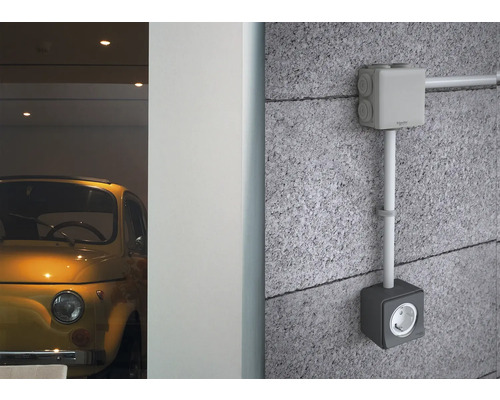 Instalație cu priză aplicată și cutie de joncțiune