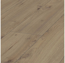 Prim-plan cu parchet laminat cu aspect de lemn