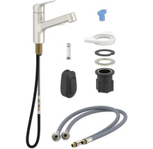 Baterie de bucătărie cu accesorii de montaj și furtunuri flexibile de conectare