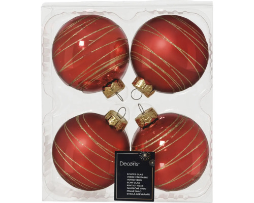 Patru globuri roșii de Crăciun din sticlă cu dungi aurii într-un ambalaj.