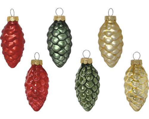 Mai multe decorațiuni de brad în formă de con de pin