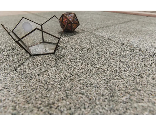 Prim-plan cu un covor cu decorațiuni geometrice