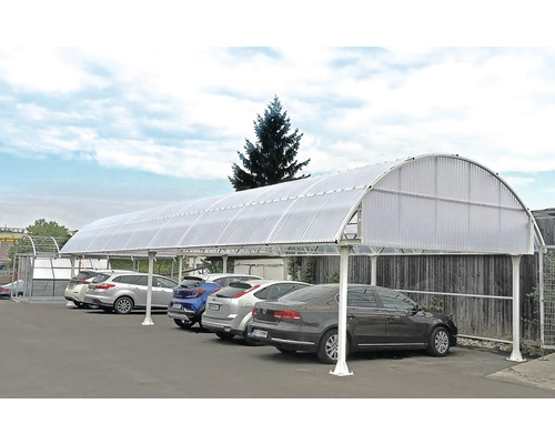 Copertină multiplă cu mașini parcate