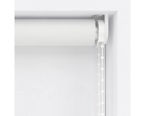 Imagine detaliată cu o rulou albă cu lanț pentru decorarea ferestrelor