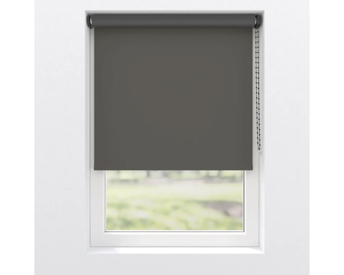 Rulou gri închis pe fereastră