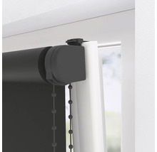 Rulou cu lanț pe fereastră