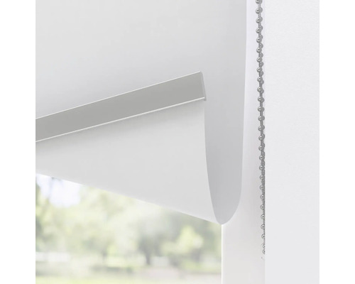 Rulou cu lanț la fereastră