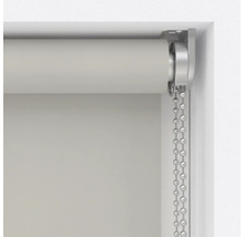 Prim-plan cu o rolă cu lanț la fereastră