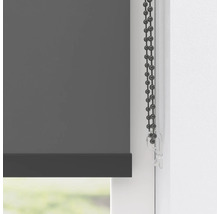 Rulou gri cu lanț la fereastră