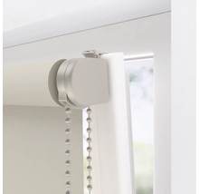 Rulouri cu lanț pe un cadru de fereastră