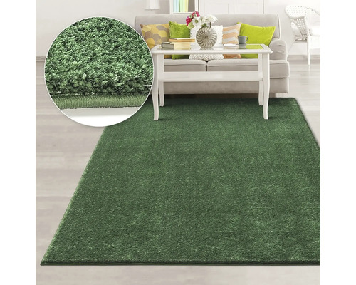 Covor în sufragerie cu canapea și masă