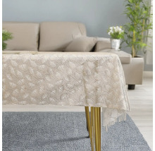 Masa cu față de masă bej din dantelă în sufragerie