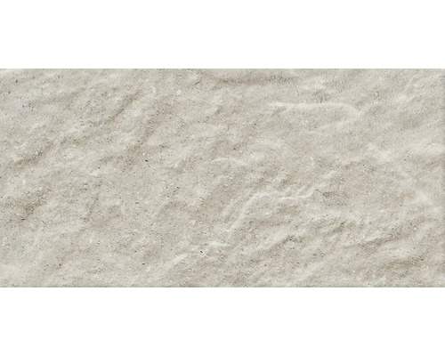 Prim-plan cu o placă de podea cu structură de piatră