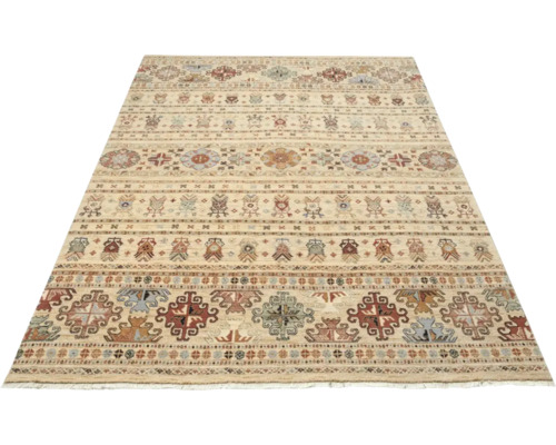 Covor cu ornamente cu model