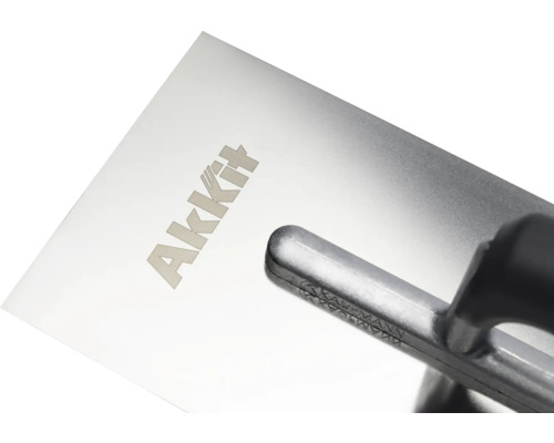 Logo AKKit pe o gletieră