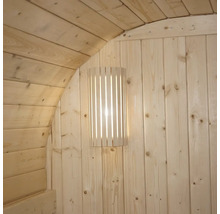 Lampa de perete din lemn într-o saună