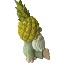 Gnom de grădină cu pălărie de ananas