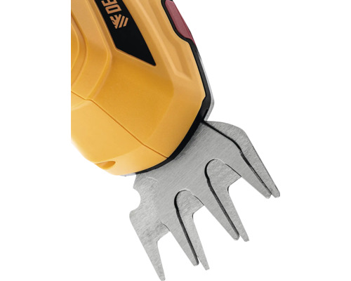 Prim-plan cu o foarfecă de iarbă cu acumulator cu lame metalice.