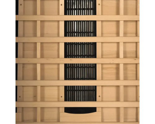 Prim-plan cu structura de lemn a unei saune cu grilă de ventilație.