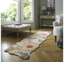 Living decorativ cu covor cu model, taburet și fotoliu