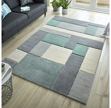 Covor cu model geometric într-un living
