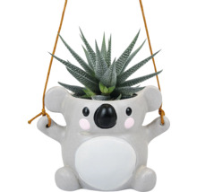 Jardiniere suspendată în formă de koala cu plantă suculentă