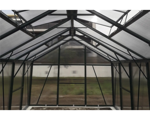 Interiorul unui solar cu plăci din policarbonat