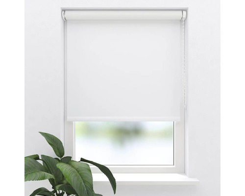 Fereastră cu rulou alb și lanț de operare