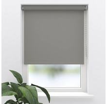 Rulou gri la fereastră