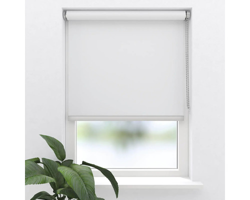 Fereastră cu jaluzea rulou montată pentru utilizare la interior