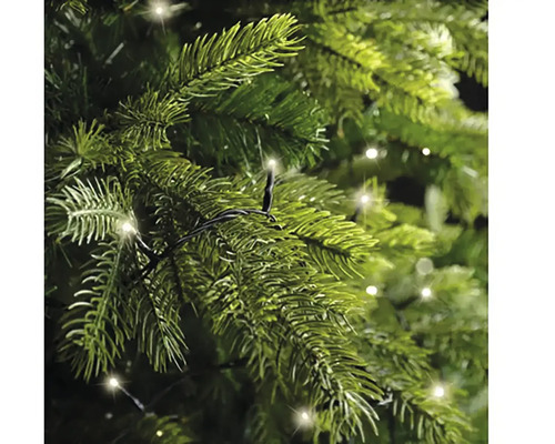 Prim-plan cu un pom de Crăciun cu luminițe