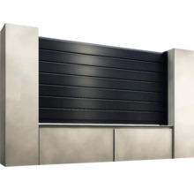 Paravan de intimitate cu elemente orizontale și stâlpi