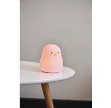 Lumină de noapte pinguin pe o masă