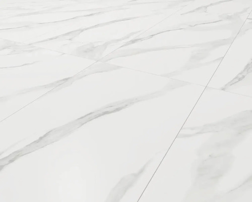 Plăci de pardoseală cu aspect de marmură montate