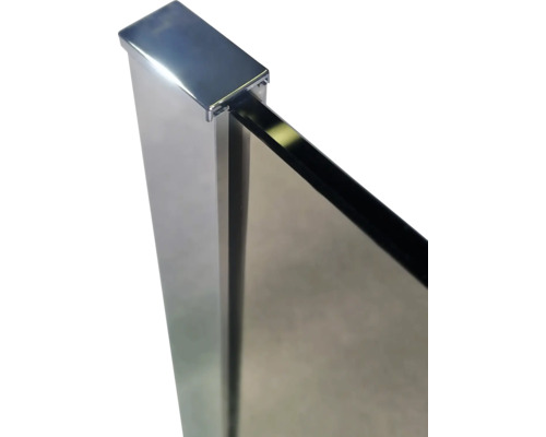 Detalii ale unei fixări metalice pentru balustradă din sticlă