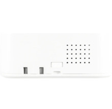 Partea din spate a unui dispozitiv Smart Home cu ștecher și deschideri pentru difuzoare