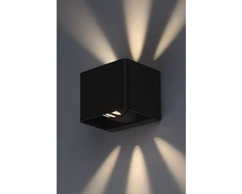 Lumină de perete pătrată din metal cu efecte de lumină