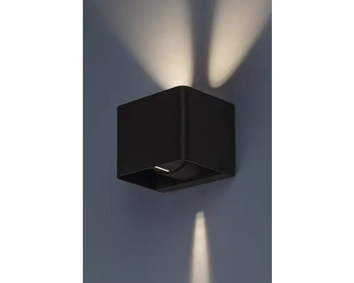 Lampă de perete cubică cu efecte de lumină pe perete