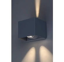 Lampa de perete pătrată emite lumină în sus și în jos