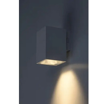 Lumină de perete pătrată din metal care emite lumină