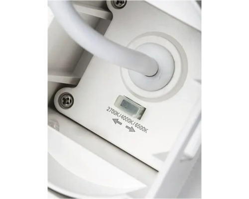 Prim-plan cu un reflector cu comutator pentru reglarea temperaturii de culoare: 2700 Kelvin, 4000 Kelvin și 6500 Kelvin.