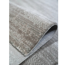 Imagine detaliată cu un covor gri cu model