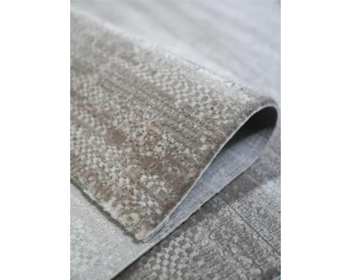 Imagine detaliată cu un covor gri cu model