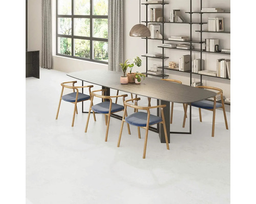 Sufragerie cu masă, scaune și raft