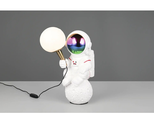 Lampă decorativă astronaut pe o bază lunară, cu o sferă luminoasă.