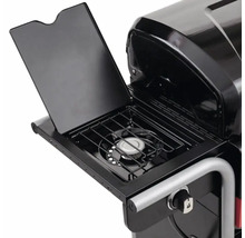 Imagine detaliată cu un grătar pe gaz cu arzător lateral și capac deschis