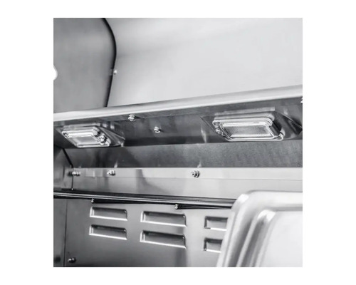 Interiorul unui grătar cu iluminare